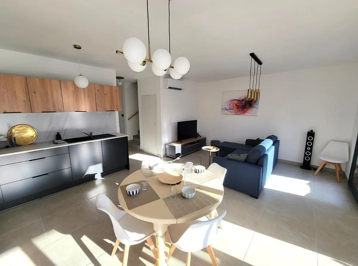 Cottage De Villepey, Villa Near Beach, Swimming Pool Frejus