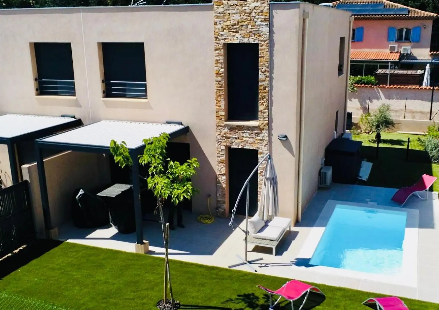 Contatos de Cottage De Villepey, Villa Near Beach, Swimming Pool